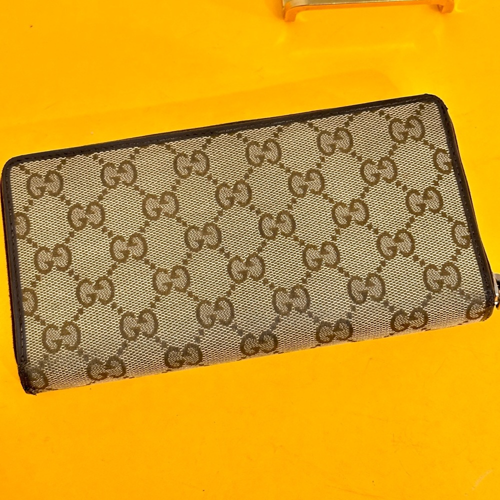 Gucci Sherry line Zippee round Wallet with Green and Red Accents - Picture 13 of 16